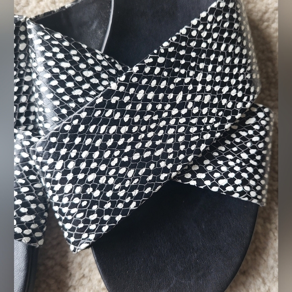 Vince Camuto Black & White Leather Suede Esulla Slide Slip On Sandals Size 10 - Picture 7 of 7